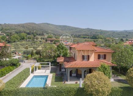Villa for 605 000 euro in Cortona, Italy