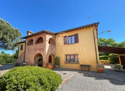 House for 890 000 euro in Foiano della Chiana, Italy