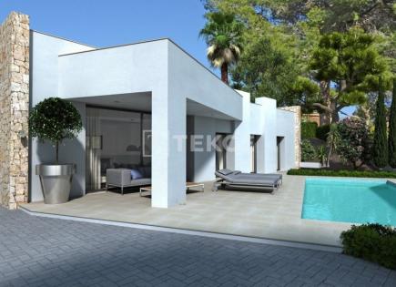 Villa for 699 000 euro in Calp, Spain