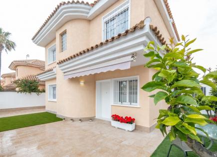 Villa for 389 000 euro in Punta Prima, Spain