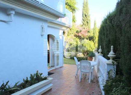 Casa adosada para 599 182 euro en Marbella, España