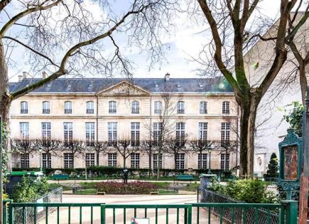 Flat for 2 680 000 euro in Paris, France