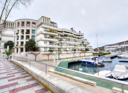 Apartment for 598 000 euro in Platja D'Aro, Spain