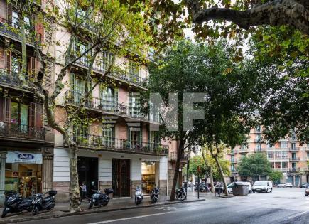 Shop for 654 000 euro in Barcelona, Spain