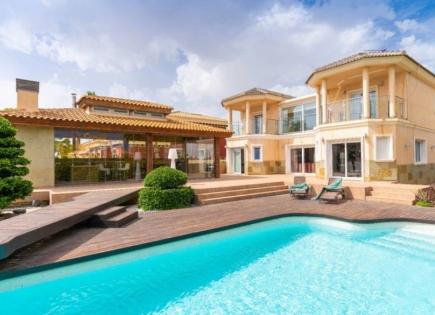Villa for 890 000 euro in Torrevieja, Spain