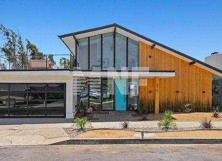 House for 2 018 629 euro in Los Angeles, USA