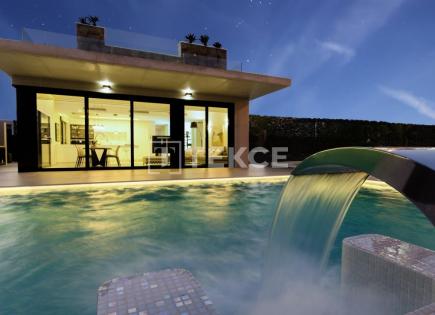 Villa for 700 000 euro in Orihuela, Spain