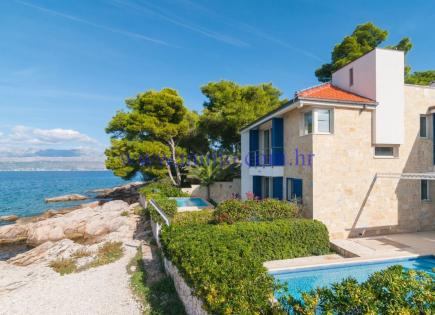 House for 1 800 000 euro on Brac, Croatia