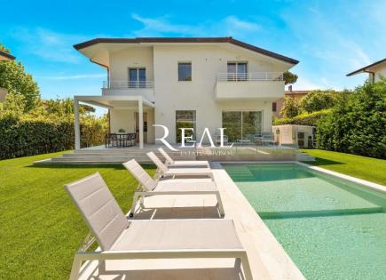 Villa for 50 000 euro per month in Marina di Pietrasanta, Italy