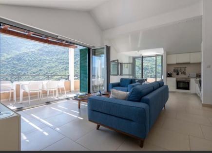 Penthouse for 375 000 euro in Herceg-Novi, Montenegro