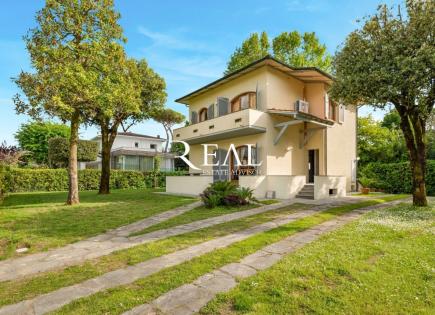 Villa for 20 000 euro per month in Forte dei Marmi, Italy