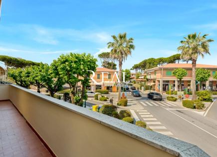 Apartment for 18 000 euro per month in Forte dei Marmi, Italy