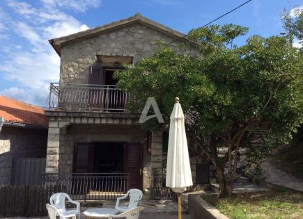Casa para 260 000 euro en Tivat, Montenegro
