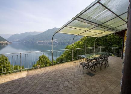 Villa for 680 000 euro in Torno, Italy
