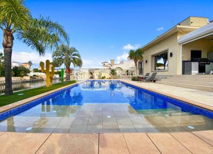 Villa for 2 300 000 euro in Empuriabrava, Spain
