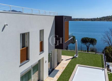 Penthouse pour 845 000 Euro par le Lac d'Iseo, Italie