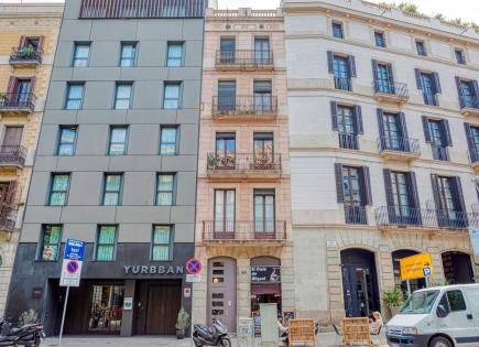 Commercial apartment building for 2 700 000 euro in Barcelona, Spain