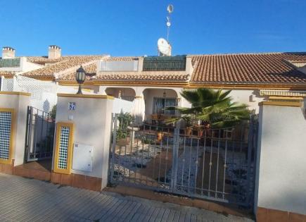 House for 190 000 euro in Cabo Roig, Spain