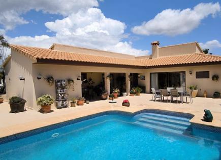 Villa for 590 000 euro in Alfas del Pi, Spain