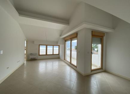 Penthouse for 240 000 euro in Dobrota, Montenegro