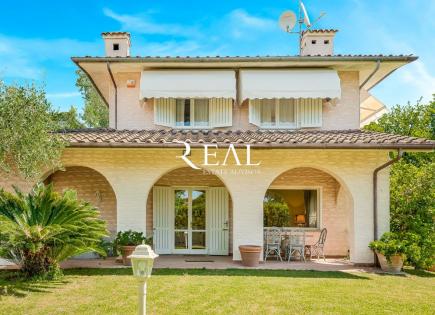 Villa pour 20 000 Euro par mois à Forte dei Marmi, Italie