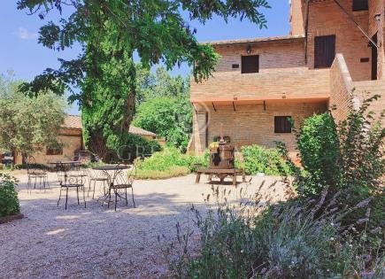 House for 2 200 000 euro in Castiglione del Lago, Italy